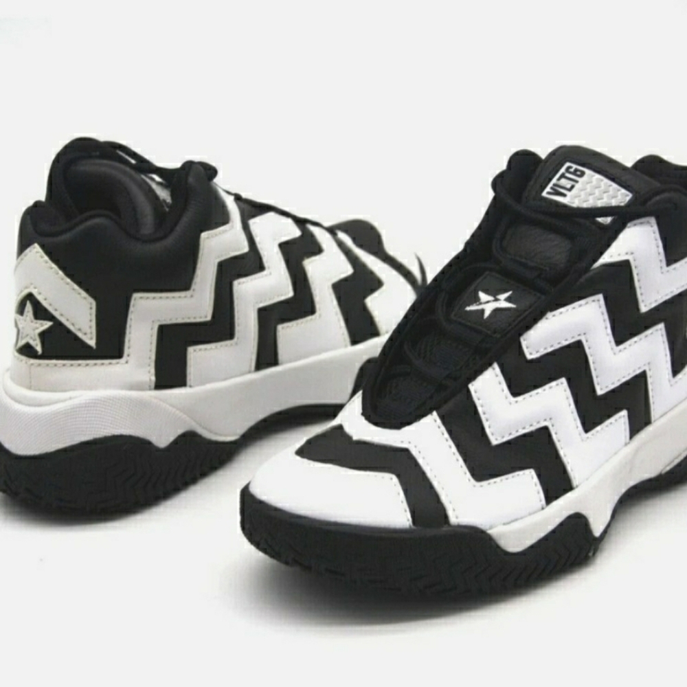 Women's Mid Casual Converse Sneakers.